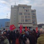 “NESSUNO RESTERA’ SOLO”: LA PROTESTA DINANZI ALLA QUESTURA DI BRESCIA